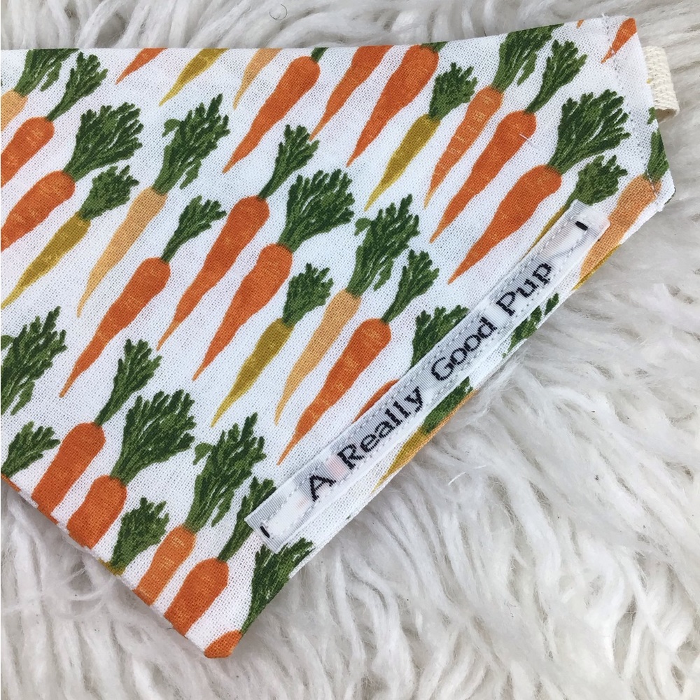 🐶 4 for $16 Dog bandana ( Carrot medley) 🥕